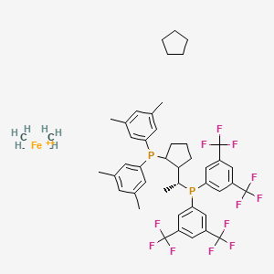 molecular formula C46H42F12FeP2 B2776527 [2-[(1R)-1-Bis[3,5-bis(trifluoromethyl)phenyl]phosphanylethyl]cyclopentyl]-bis(3,5-dimethylphenyl)phosphane;carbanide;cyclopentane;iron(2+) CAS No. 166172-66-3