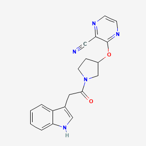 molecular formula C19H17N5O2 B2777616 3-((1-(2-(1H-吲哚-3-基)乙酰)吡咯烷-3-基)氧基)吡嗪-2-碳腈 CAS No. 2034575-79-4