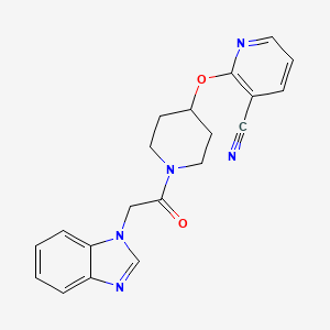 molecular formula C20H19N5O2 B2780434 2-((1-(2-(1H-benzo[d]imidazol-1-yl)acetyl)piperidin-4-yl)oxy)nicotinonitrile CAS No. 1797062-38-4