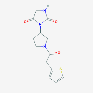molecular formula C13H15N3O3S B2781373 3-(1-(2-(Thiophen-2-yl)acetyl)pyrrolidin-3-yl)imidazolidine-2,4-dione CAS No. 2320223-15-0