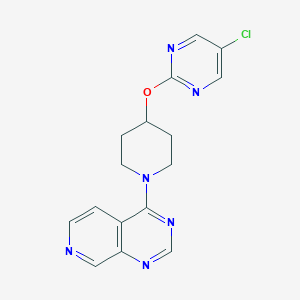 molecular formula C16H15ClN6O B2781374 4-[4-(5-Chloropyrimidin-2-yl)oxypiperidin-1-yl]pyrido[3,4-d]pyrimidine CAS No. 2415526-13-3