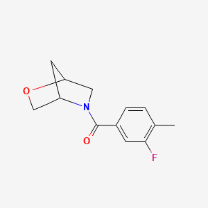molecular formula C13H14FNO2 B2782882 2-氧杂-5-氮杂双环[2.2.1]庚烷-5-基(3-氟-4-甲基苯基)甲酮 CAS No. 2034289-46-6