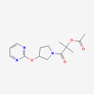molecular formula C14H19N3O4 B2783029 2-甲基-1-氧代-1-(3-(嘧啶-2-氧基)吡咯烷-1-基)丙酮-2-基乙酸酯 CAS No. 2034620-22-7