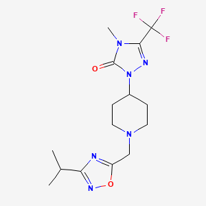 molecular formula C15H21F3N6O2 B2783187 1-(1-((3-isopropyl-1,2,4-oxadiazol-5-yl)methyl)piperidin-4-yl)-4-methyl-3-(trifluoromethyl)-1H-1,2,4-triazol-5(4H)-one CAS No. 2034417-75-7