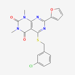 molecular formula C19H15ClN4O3S B2786102 5-((3-chlorobenzyl)thio)-7-(furan-2-yl)-1,3-dimethylpyrimido[4,5-d]pyrimidine-2,4(1H,3H)-dione CAS No. 863003-81-0
