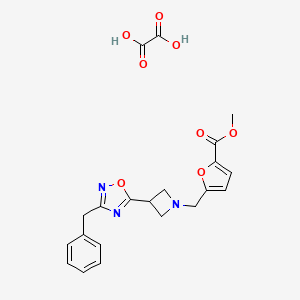 molecular formula C21H21N3O8 B2786356 Methyl 5-((3-(3-benzyl-1,2,4-oxadiazol-5-yl)azetidin-1-yl)methyl)furan-2-carboxylate oxalate CAS No. 1396715-89-1