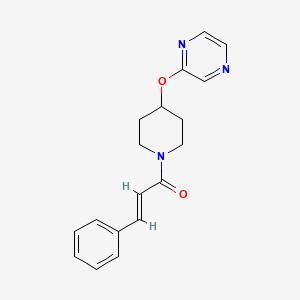 molecular formula C18H19N3O2 B2786472 (E)-3-phenyl-1-(4-(pyrazin-2-yloxy)piperidin-1-yl)prop-2-en-1-one CAS No. 1421587-48-5