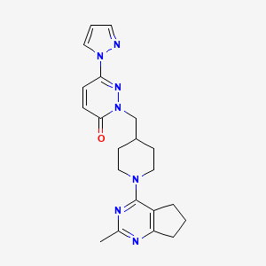 2-[(1-{2-methyl-5H,6H,7H-cyclopenta[d]pyrimidin-4-yl}piperidin-4-yl)methyl]-6-(1H-pyrazol-1-yl)-2,3-dihydropyridazin-3-one