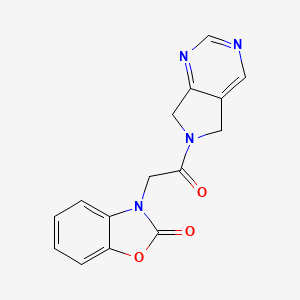 molecular formula C15H12N4O3 B2788445 3-(2-oxo-2-(5H-pyrrolo[3,4-d]pyrimidin-6(7H)-yl)ethyl)benzo[d]oxazol-2(3H)-one CAS No. 1448043-86-4