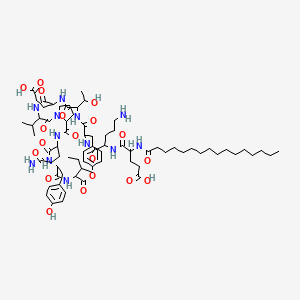 5-[[5-Amino-1-[[10-(3-amino-3-oxopropyl)-4-butan-2-yl-22-(2-carboxyethyl)-25-(1-hydroxyethyl)-7-[(4-hydroxyphenyl)methyl]-3,6,9,12,18,21,24,27-octaoxo-19-propan-2-yl-2-oxa-5,8,11,17,20,23,26-heptazatricyclo[28.2.2.013,17]tetratriaconta-1(33),30(34),31-trien-28-yl]amino]-1-oxopentan-2-yl]amino]-4-(hexadecanoylamino)-5-oxopentanoic acid