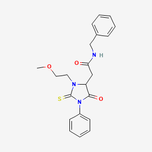 N-benzyl-2-(3-(2-methoxyethyl)-5-oxo-1-phenyl-2-thioxoimidazolidin-4-yl)acetamide