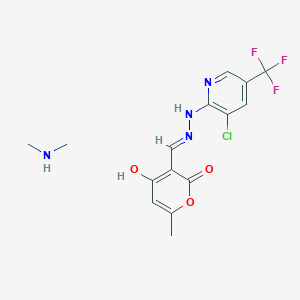 molecular formula C15H16ClF3N4O3 B2789539 3-[(1E)-{2-[3-chloro-5-(trifluoromethyl)pyridin-2-yl]hydrazin-1-ylidene}methyl]-4-hydroxy-6-methyl-2H-pyran-2-one; dimethylamine CAS No. 1798395-69-3