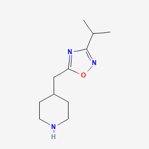 molecular formula C11H19N3O B2790678 4-[(3-Isopropyl-1,2,4-oxadiazol-5-yl)methyl]piperidine CAS No. 1239743-54-4