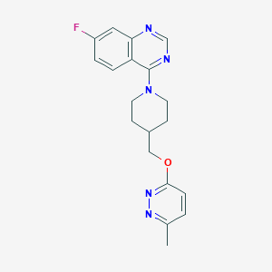 B2791107 7-Fluoro-4-(4-{[(6-methylpyridazin-3-yl)oxy]methyl}piperidin-1-yl)quinazoline CAS No. 2320924-01-2