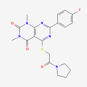 B2791111 7-(4-Fluorophenyl)-1,3-dimethyl-5-(2-oxo-2-pyrrolidin-1-ylethyl)sulfanylpyrimido[4,5-d]pyrimidine-2,4-dione CAS No. 852169-65-4