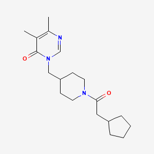 3-{[1-(2-Cyclopentylacetyl)piperidin-4-yl]methyl}-5,6-dimethyl-3,4-dihydropyrimidin-4-one