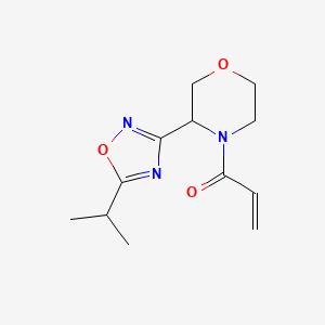 molecular formula C12H17N3O3 B2791948 1-[3-(5-Propan-2-yl-1,2,4-oxadiazol-3-yl)morpholin-4-yl]prop-2-en-1-one CAS No. 2188733-80-2