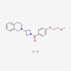 molecular formula C22H27ClN2O3 B2792110 (3-(3,4-dihydroisoquinolin-2(1H)-yl)azetidin-1-yl)(4-(2-methoxyethoxy)phenyl)methanone hydrochloride CAS No. 2034486-61-6