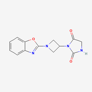 molecular formula C13H12N4O3 B2792600 3-[1-(1,3-Benzoxazol-2-yl)azetidin-3-yl]imidazolidine-2,4-dione CAS No. 2380100-25-2