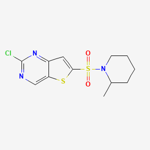 molecular formula C12H14ClN3O2S2 B2793272 1-({2-Chlorothieno[3,2-d]pyrimidin-6-yl}sulfonyl)-2-methylpiperidine CAS No. 2094649-48-4