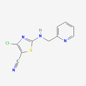 molecular formula C10H7ClN4S B2793795 4-Chloro-2-[(2-pyridinylmethyl)amino]-1,3-thiazole-5-carbonitrile CAS No. 866155-98-8