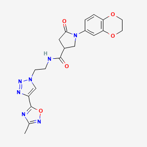 molecular formula C20H21N7O5 B2795162 1-(2,3-二氢苯并[b][1,4]二噁烷-6-基)-N-(2-(4-(3-甲基-1,2,4-噁二唑-5-基)-1H-1,2,3-噻唑-1-基)乙基)-5-氧代吡咯啉-3-羧酰胺 CAS No. 2034478-39-0