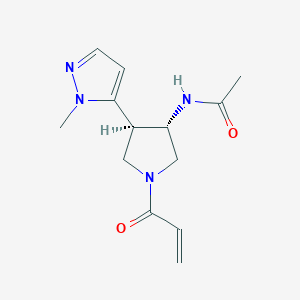 molecular formula C13H18N4O2 B2796014 N-[(3S,4R)-4-(2-Methylpyrazol-3-yl)-1-prop-2-enoylpyrrolidin-3-yl]acetamide CAS No. 2305448-50-2