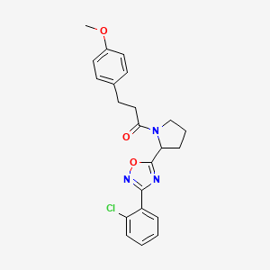 molecular formula C22H22ClN3O3 B2796962 3-(2-Chlorophenyl)-5-{1-[3-(4-methoxyphenyl)propanoyl]pyrrolidin-2-yl}-1,2,4-oxadiazole CAS No. 1790340-67-8