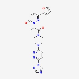 molecular formula C21H21N9O3 B2797237 2-(1-(4-(6-(1H-1,2,4-triazol-1-yl)pyridazin-3-yl)piperazin-1-yl)-1-oxopropan-2-yl)-6-(furan-2-yl)pyridazin-3(2H)-one CAS No. 2034384-74-0