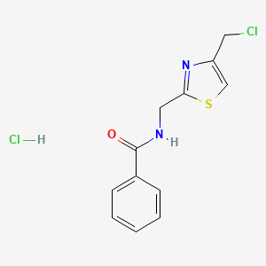molecular formula C12H12Cl2N2OS B2797251 N-{[4-(chloromethyl)-1,3-thiazol-2-yl]methyl}benzamide hydrochloride CAS No. 1171958-63-6