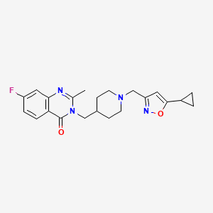 B2797376 3-[[1-[(5-Cyclopropyl-1,2-oxazol-3-yl)methyl]piperidin-4-yl]methyl]-7-fluoro-2-methylquinazolin-4-one CAS No. 2415630-75-8