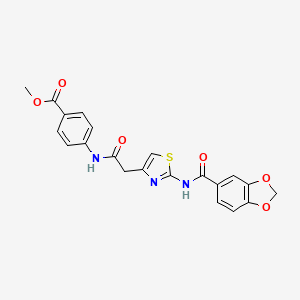 molecular formula C21H17N3O6S B2798349 甲酸甲酯 4-(2-(2-(苯并[d][1,3]二氧杂环己烷-5-羧酰胺基)噻唑-4-基)乙酰胺基)苯甲酸酯 CAS No. 921560-47-6