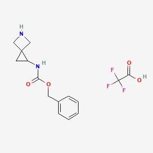 molecular formula C15H17F3N2O4 B2799542 苄基-N-(5-氮杂螺[2.3]己烷-2-基)氨基甲酸酯;2,2,2-三氟乙酸 CAS No. 2375261-21-3