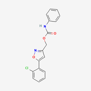 molecular formula C17H13ClN2O3 B2800225 N-苯基甲酸 [5-(2-氯苯基)-3-异噁唑基]甲酯 CAS No. 343374-50-5