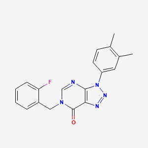molecular formula C19H16FN5O B2800493 3-(3,4-二甲基苯基)-6-[(2-氟苯基)甲基]三唑并[4,5-d]嘧啶-7-酮 CAS No. 893919-01-2
