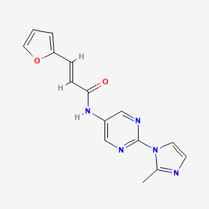 molecular formula C15H13N5O2 B2800857 (E)-3-(呋喃-2-基)-N-(2-(2-甲基-1H-咪唑-1-基)嘧啶-5-基)丙烯酰胺 CAS No. 1421586-74-4