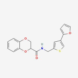 molecular formula C18H15NO4S B2801023 N-[[4-(Furan-2-yl)thiophen-2-yl]methyl]-2,3-dihydro-1,4-benzodioxine-3-carboxamide CAS No. 2379997-69-8
