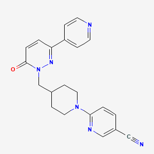 molecular formula C21H20N6O B2801342 6-(4-{[6-Oxo-3-(pyridin-4-yl)-1,6-dihydropyridazin-1-yl]methyl}piperidin-1-yl)pyridine-3-carbonitrile CAS No. 2097925-64-7