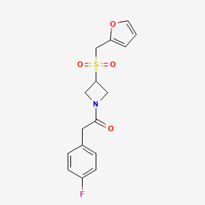 2-(4-Fluorophenyl)-1-(3-((furan-2-ylmethyl)sulfonyl)azetidin-1-yl)ethanone