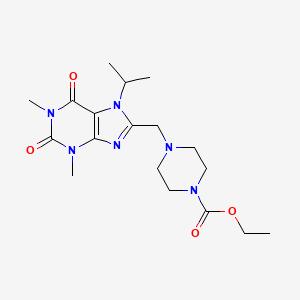 molecular formula C18H28N6O4 B2802186 Ethyl 4-[(1,3-dimethyl-2,6-dioxo-7-propan-2-ylpurin-8-yl)methyl]piperazine-1-carboxylate CAS No. 899988-51-3