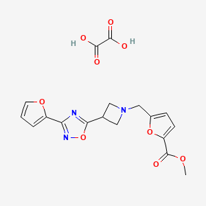 molecular formula C18H17N3O9 B2803436 Methyl 5-((3-(3-(furan-2-yl)-1,2,4-oxadiazol-5-yl)azetidin-1-yl)methyl)furan-2-carboxylate oxalate CAS No. 1428379-09-2