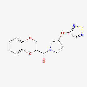 molecular formula C15H15N3O4S B2803520 (3-((1,2,5-噻二唑-3-基)氧基)吡咯啉-1-基)(2,3-二氢苯并[b][1,4]二氧杂环戊烷-2-基)甲酮 CAS No. 2309568-83-8