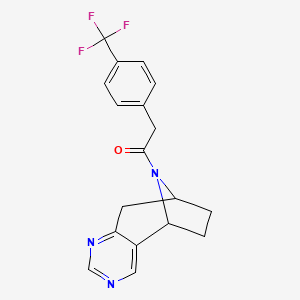 molecular formula C18H16F3N3O B2804391 1-((5R,8S)-6,7,8,9-四氢-5H-5,8-环氮基环庚[d]嘧啶-10-基)-2-(4-(三氟甲基)苯基)乙酮 CAS No. 2059521-01-4