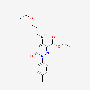 molecular formula C20H27N3O4 B2805058 乙酸-4-((3-异丙氧基丙基)氨基)-6-氧代-1-(对甲苯基)-1,6-二氢吡啶-3-基甲酸酯 CAS No. 922015-58-5