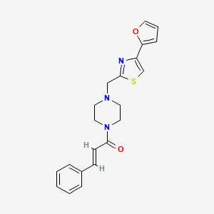 molecular formula C21H21N3O2S B2805429 (E)-1-(4-((4-(furan-2-yl)thiazol-2-yl)methyl)piperazin-1-yl)-3-phenylprop-2-en-1-one CAS No. 1105232-94-7