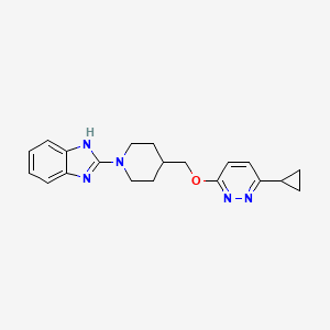 2-(4-{[(6-cyclopropylpyridazin-3-yl)oxy]methyl}piperidin-1-yl)-1H-1,3-benzodiazole