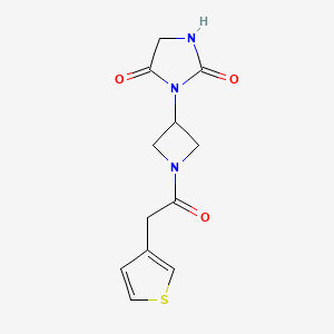 molecular formula C12H13N3O3S B2808870 3-(1-(2-(Thiophen-3-yl)acetyl)azetidin-3-yl)imidazolidine-2,4-dione CAS No. 2034269-36-6