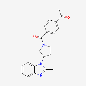 molecular formula C21H21N3O2 B2809479 1-(4-(3-(2-methyl-1H-benzo[d]imidazol-1-yl)pyrrolidine-1-carbonyl)phenyl)ethanone CAS No. 2034422-00-7