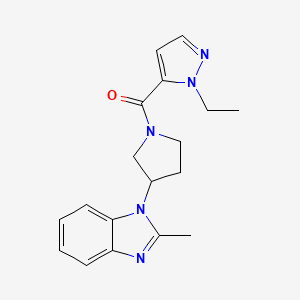 molecular formula C18H21N5O B2810155 (1-乙基-1H-吡唑-5-基)(3-(2-甲基-1H-苯并[d]咪唑-1-基)吡咯啉-1-基)甲酮 CAS No. 2034386-14-4