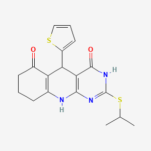 molecular formula C18H19N3O2S2 B2810984 2-(isopropylthio)-5-(thiophen-2-yl)-7,8,9,10-tetrahydropyrimido[4,5-b]quinoline-4,6(3H,5H)-dione CAS No. 627046-48-4